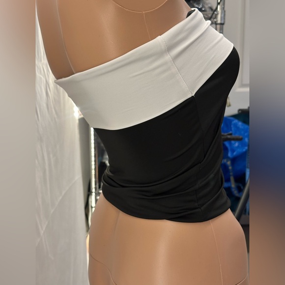 New NWOT Superdown Jodie Top in Black white strapless crop revolve - Picture 5 of 5